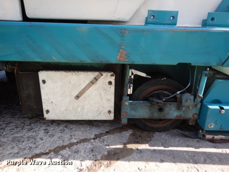 image for item GY9117 Tennant 528 sweeper