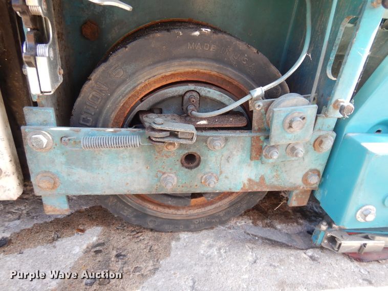 image for item GY9117 Tennant 528 sweeper