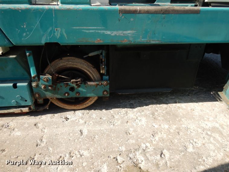 image for item GY9117 Tennant 528 sweeper