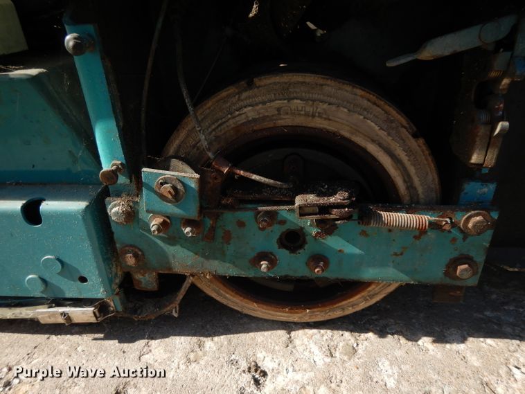 image for item GY9117 Tennant 528 sweeper