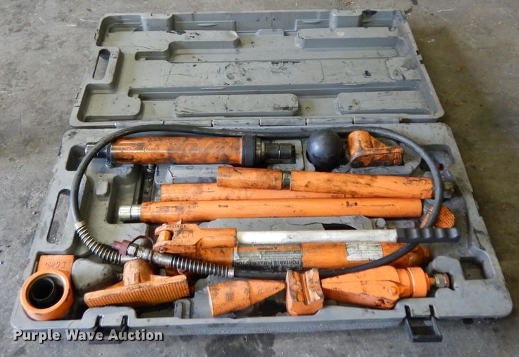 image for item GY9150 Central Hydraulics 10 ton puller