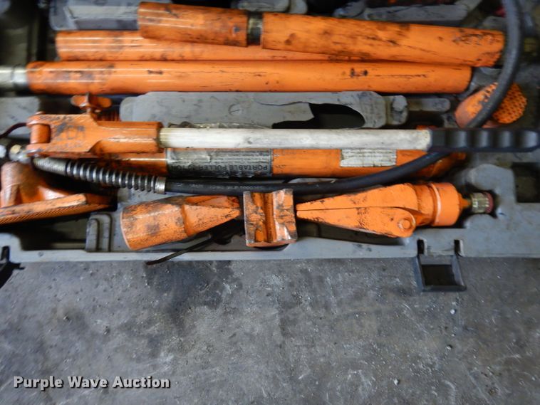 image for item GY9150 Central Hydraulics 10 ton puller