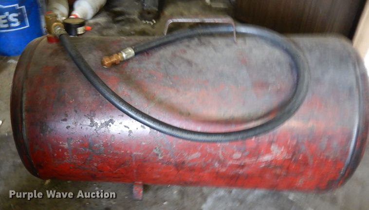 image for item GY9156 US General US660V air compressor