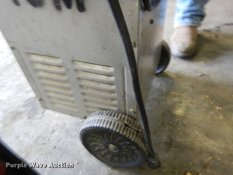 image for item GY9159 Battery chargers