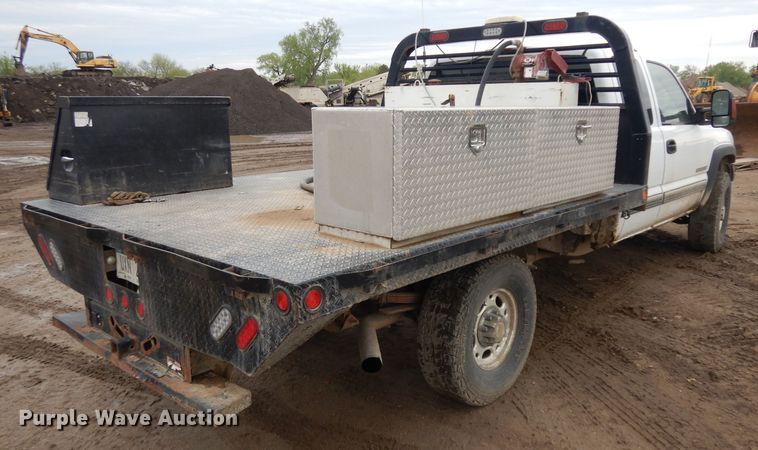 image for item GY9174 2002 Chevrolet Silverado 2500HD  Ext. Cab flatbed pickup truck