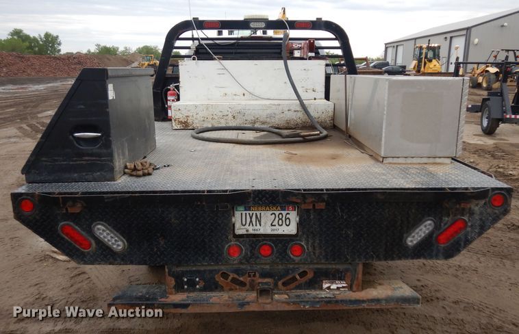 image for item GY9174 2002 Chevrolet Silverado 2500HD  Ext. Cab flatbed pickup truck