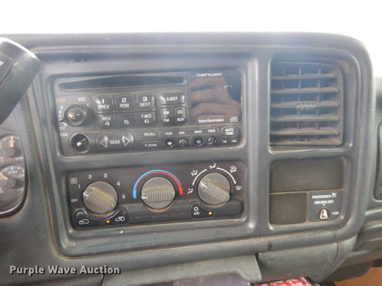 image for item GY9174 2002 Chevrolet Silverado 2500HD  Ext. Cab flatbed pickup truck