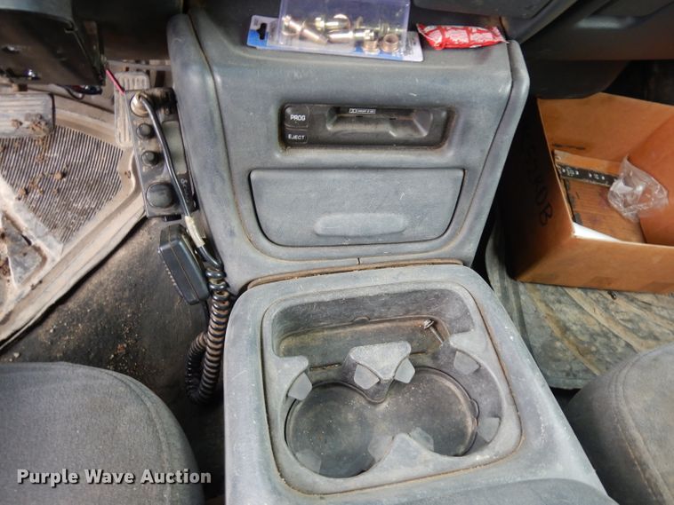 image for item GY9174 2002 Chevrolet Silverado 2500HD  Ext. Cab flatbed pickup truck