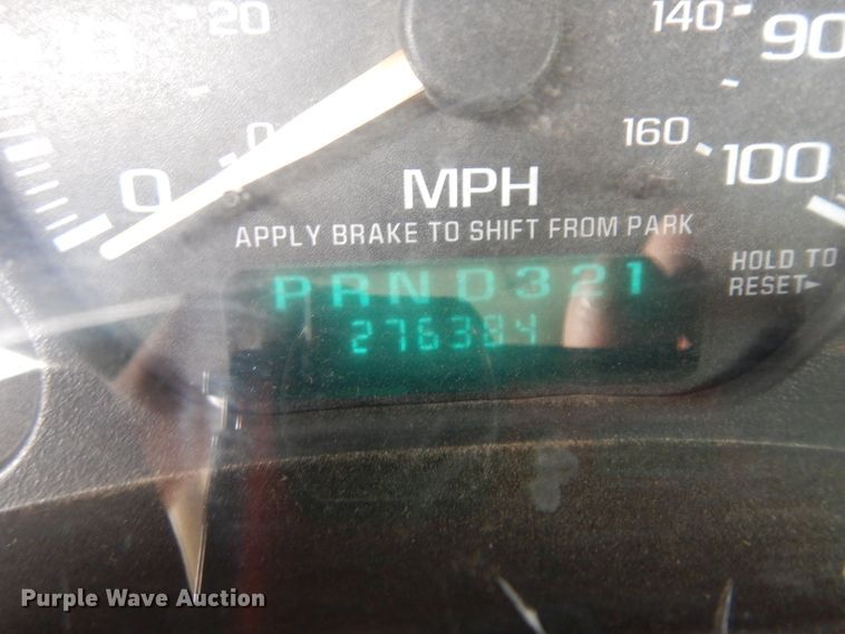 image for item GY9174 2002 Chevrolet Silverado 2500HD  Ext. Cab flatbed pickup truck