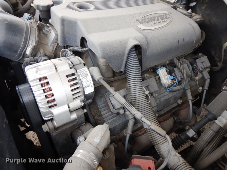 image for item GY9174 2002 Chevrolet Silverado 2500HD  Ext. Cab flatbed pickup truck