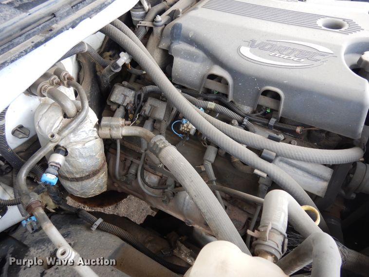 image for item GY9174 2002 Chevrolet Silverado 2500HD  Ext. Cab flatbed pickup truck