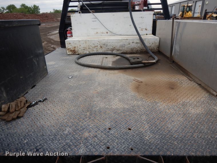 image for item GY9174 2002 Chevrolet Silverado 2500HD  Ext. Cab flatbed pickup truck