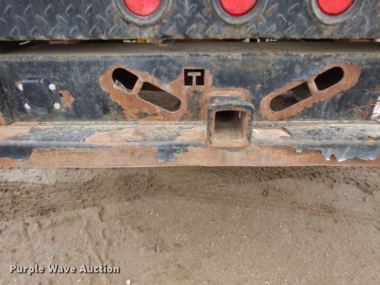 image for item GY9174 2002 Chevrolet Silverado 2500HD  Ext. Cab flatbed pickup truck