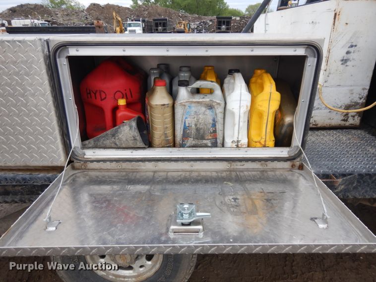 image for item GY9174 2002 Chevrolet Silverado 2500HD  Ext. Cab flatbed pickup truck