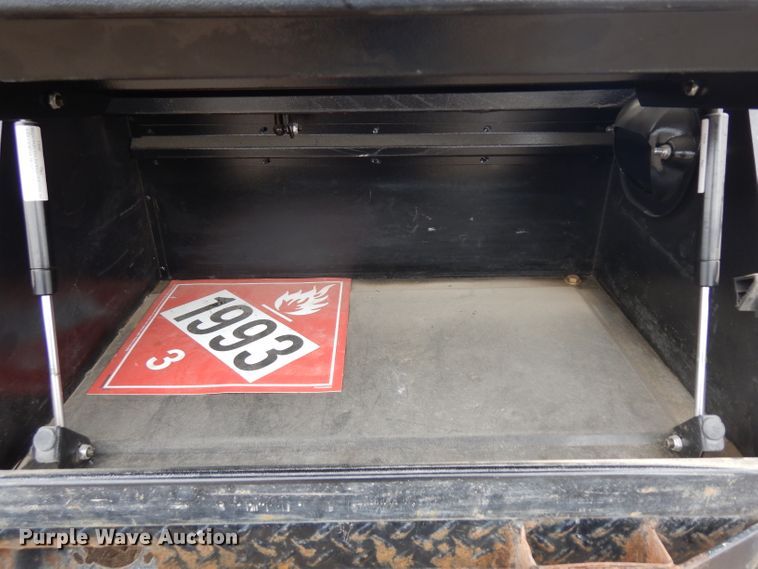 image for item GY9174 2002 Chevrolet Silverado 2500HD  Ext. Cab flatbed pickup truck