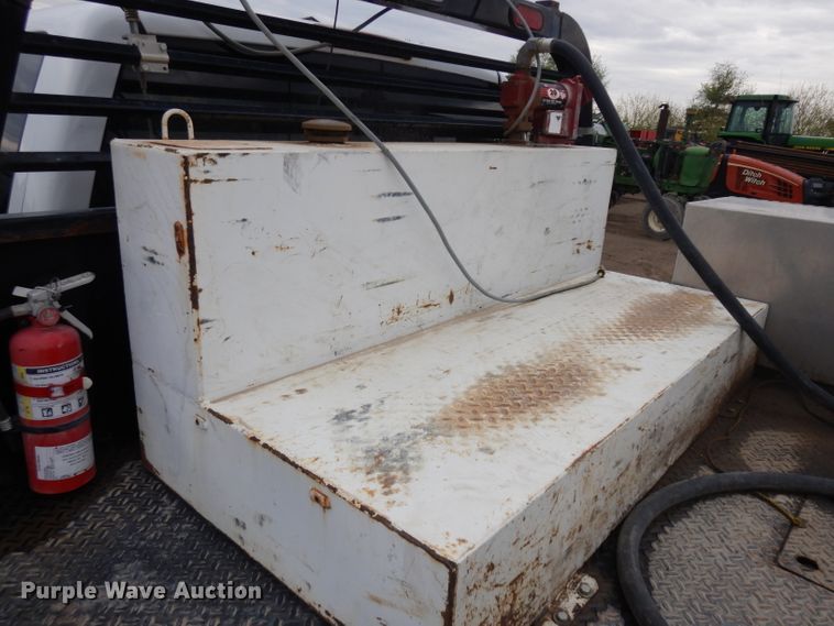 image for item GY9174 2002 Chevrolet Silverado 2500HD  Ext. Cab flatbed pickup truck