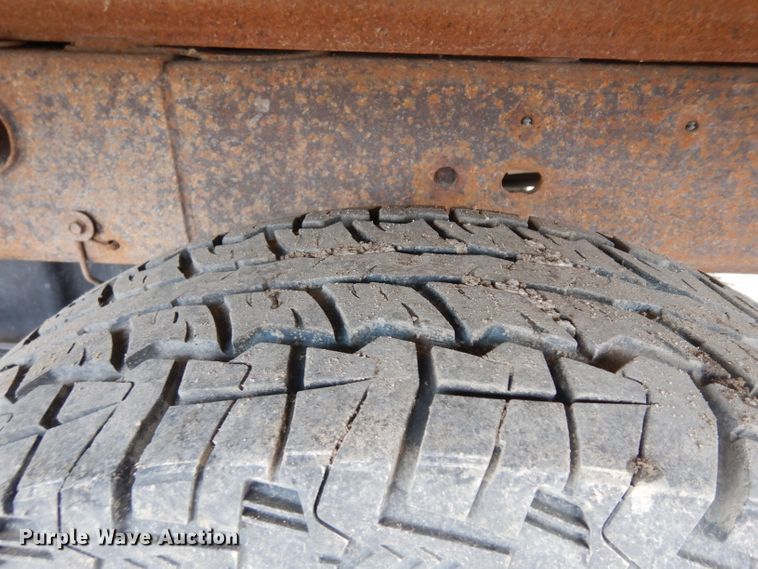 image for item GY9174 2002 Chevrolet Silverado 2500HD  Ext. Cab flatbed pickup truck