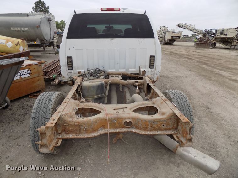 image for item GY9175 2006 Chevrolet Silverado 2500HD Crew Cab truck chassis