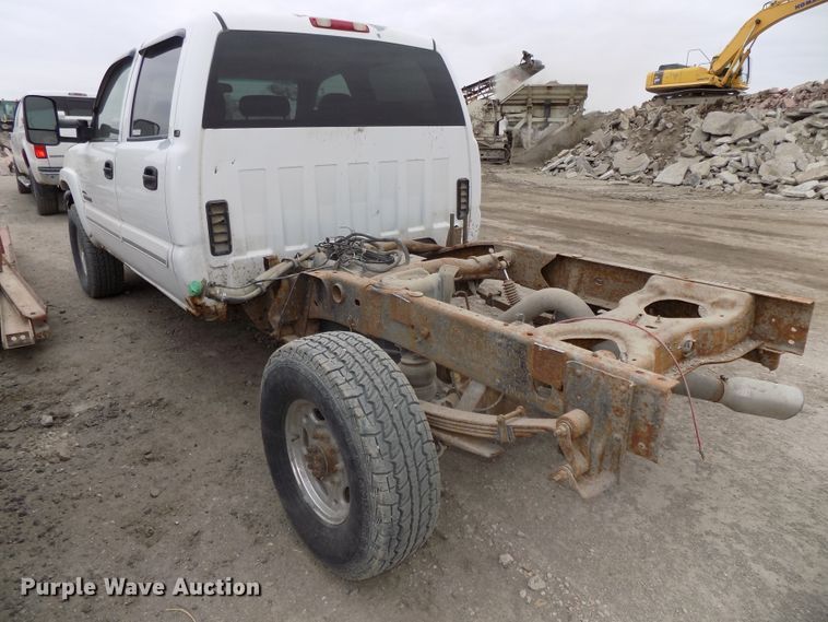image for item GY9175 2006 Chevrolet Silverado 2500HD Crew Cab truck chassis