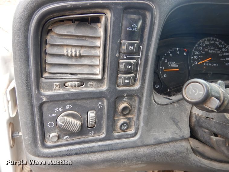 image for item GY9175 2006 Chevrolet Silverado 2500HD Crew Cab truck chassis