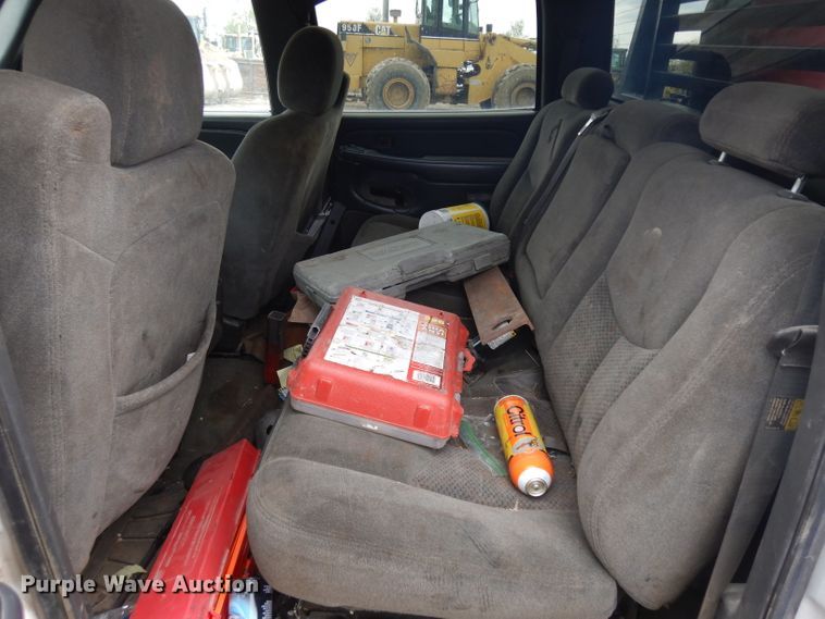 image for item GY9175 2006 Chevrolet Silverado 2500HD Crew Cab truck chassis