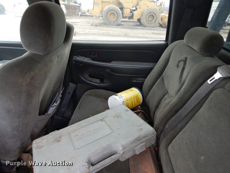 image for item GY9175 2006 Chevrolet Silverado 2500HD Crew Cab truck chassis