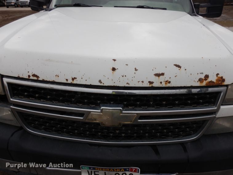image for item GY9175 2006 Chevrolet Silverado 2500HD Crew Cab truck chassis