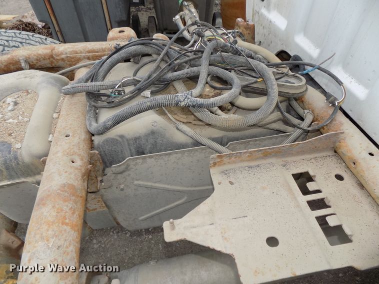 image for item GY9175 2006 Chevrolet Silverado 2500HD Crew Cab truck chassis