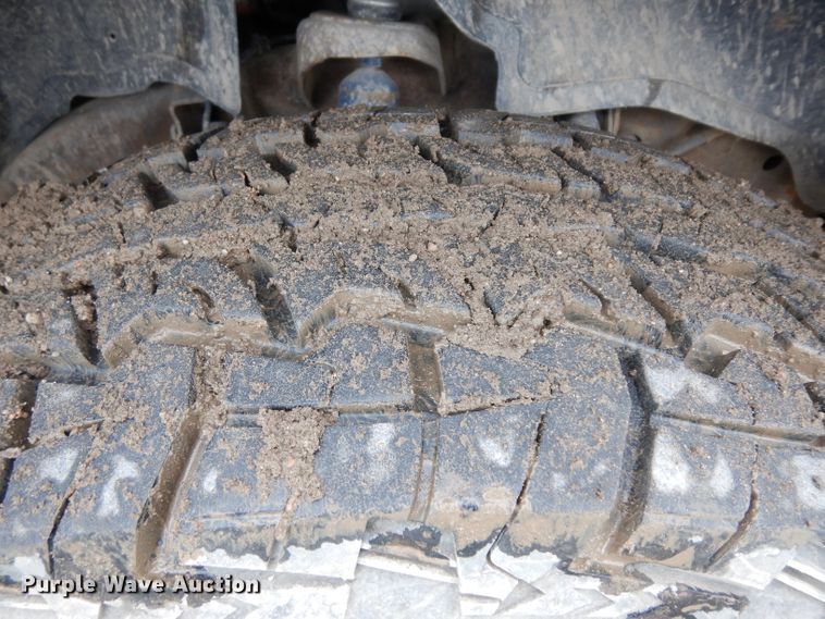 image for item GY9175 2006 Chevrolet Silverado 2500HD Crew Cab truck chassis