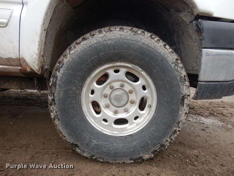 image for item GY9175 2006 Chevrolet Silverado 2500HD Crew Cab truck chassis