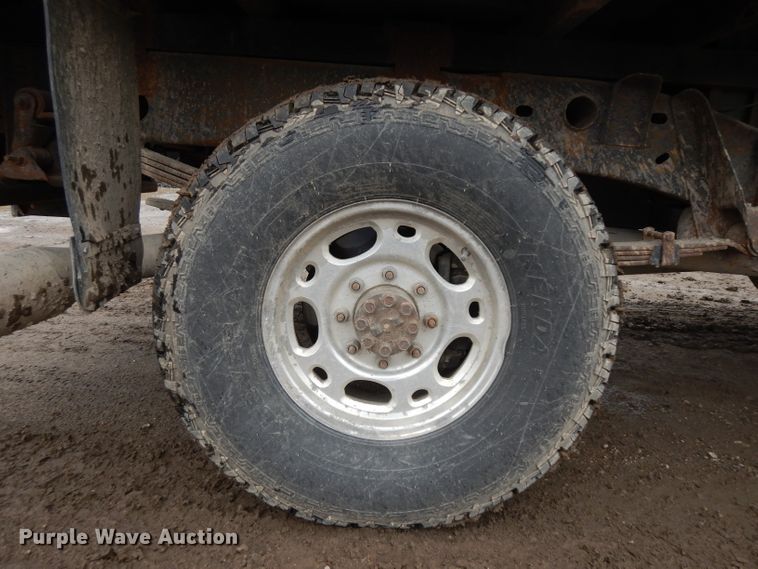 image for item GY9175 2006 Chevrolet Silverado 2500HD Crew Cab truck chassis