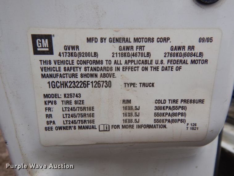 image for item GY9175 2006 Chevrolet Silverado 2500HD Crew Cab truck chassis