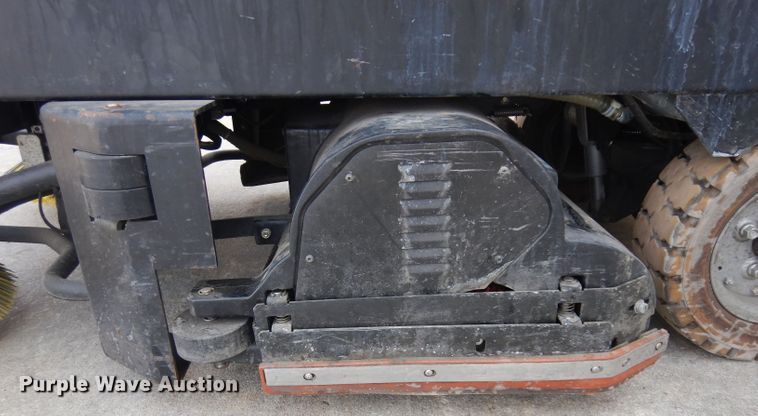 image for item GY9194 2014 Karcher BR120/250R floor scrubber