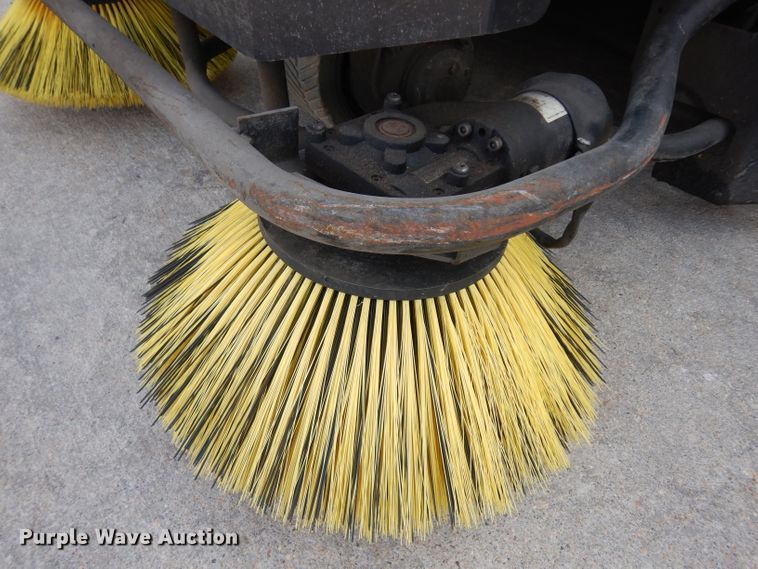 image for item GY9194 2014 Karcher BR120/250R floor scrubber