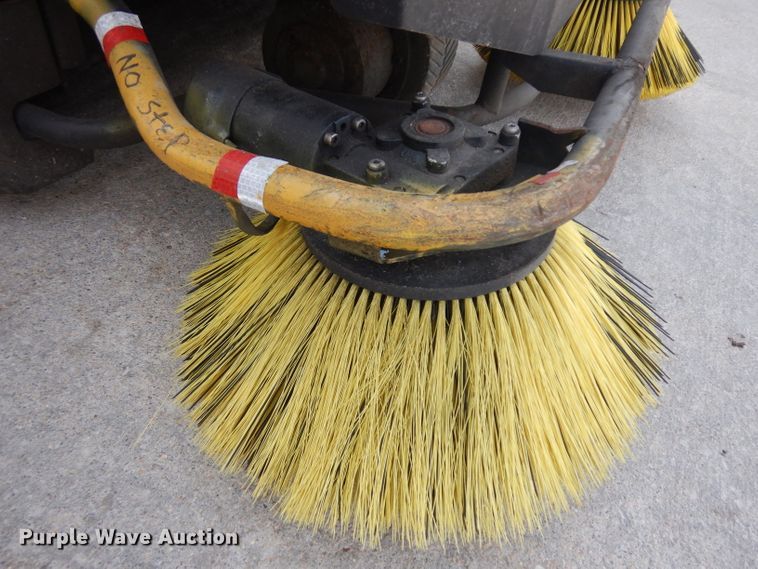image for item GY9194 2014 Karcher BR120/250R floor scrubber