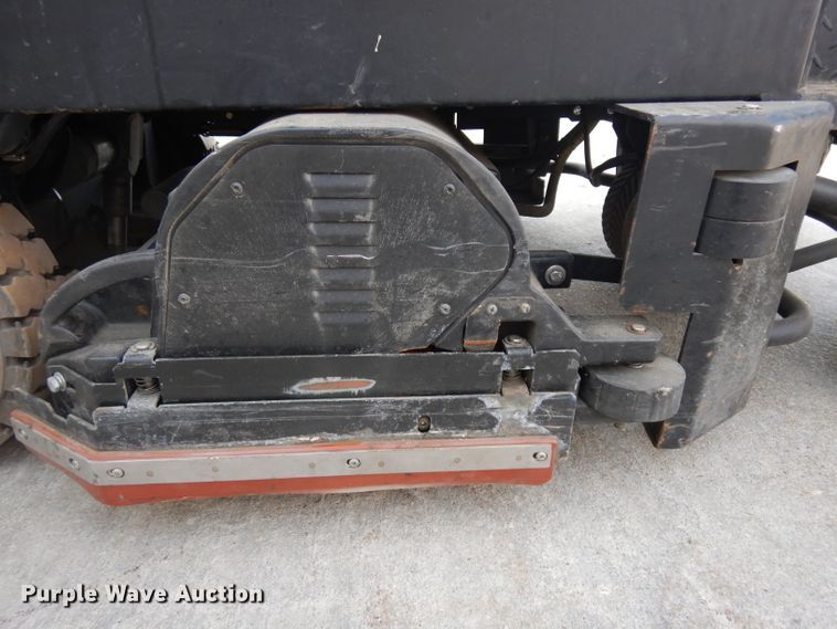 image for item GY9194 2014 Karcher BR120/250R floor scrubber