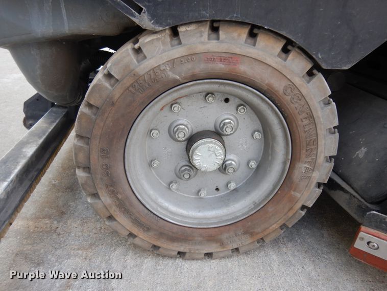 image for item GY9194 2014 Karcher BR120/250R floor scrubber