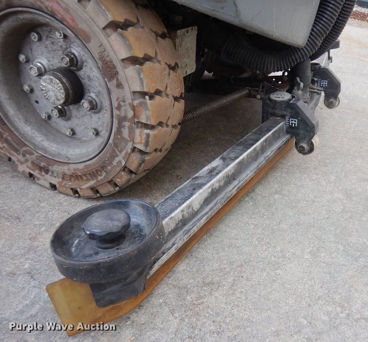 image for item GY9194 2014 Karcher BR120/250R floor scrubber