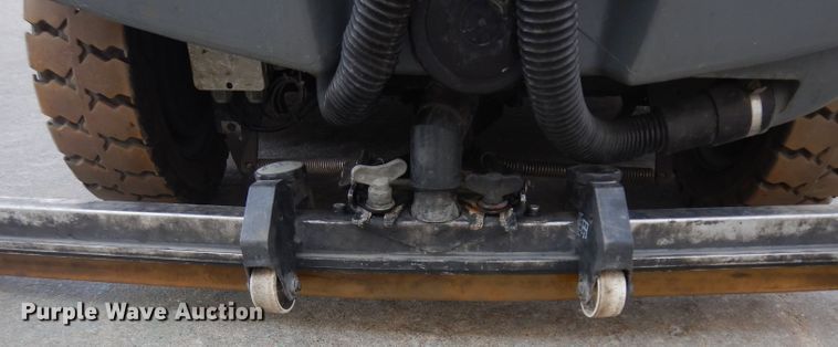 image for item GY9194 2014 Karcher BR120/250R floor scrubber