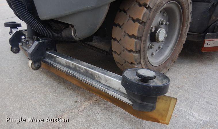 image for item GY9194 2014 Karcher BR120/250R floor scrubber