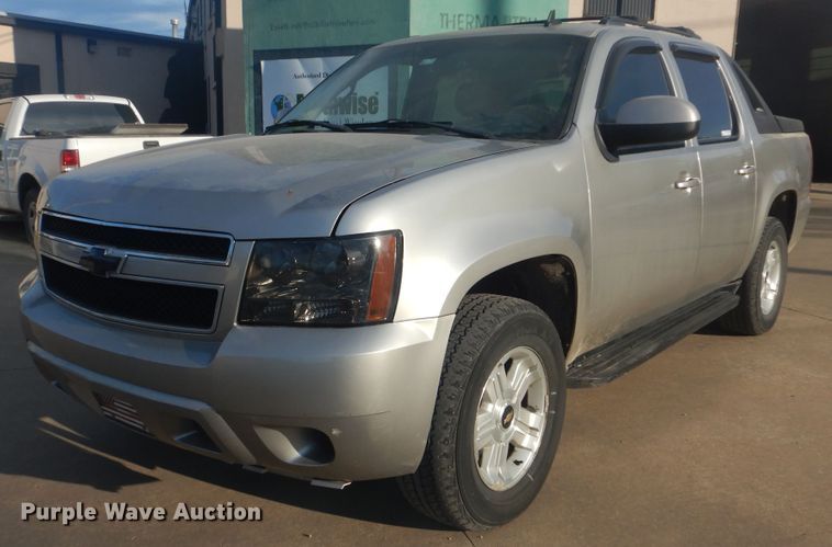 image for item GY9766 2008 Chevrolet Avalanche  Crew Cab pickup truck