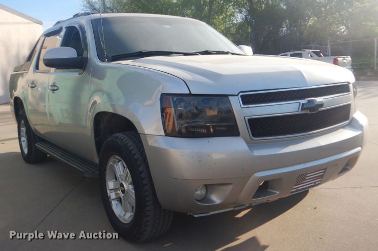 image for item GY9766 2008 Chevrolet Avalanche  Crew Cab pickup truck