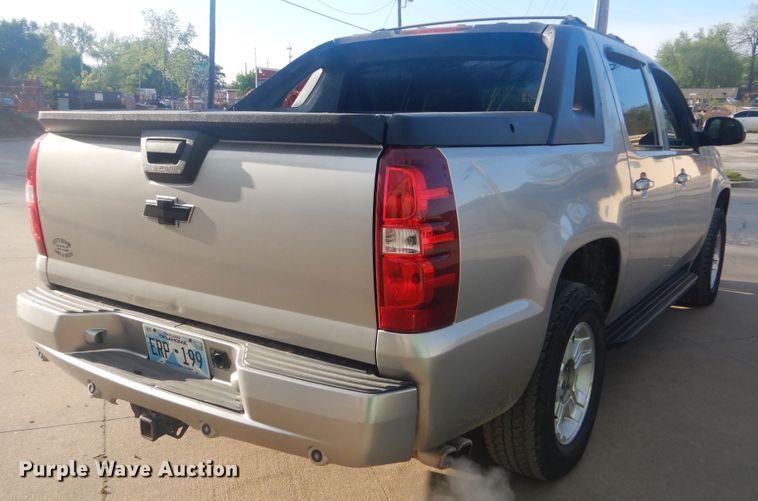 image for item GY9766 2008 Chevrolet Avalanche  Crew Cab pickup truck