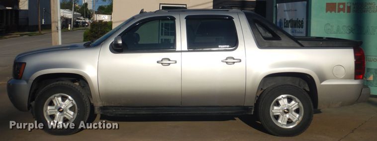 image for item GY9766 2008 Chevrolet Avalanche  Crew Cab pickup truck