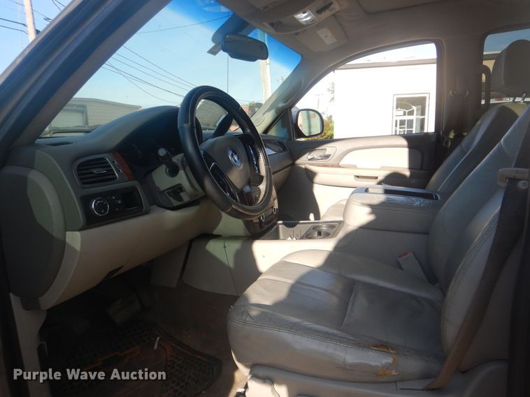 image for item GY9766 2008 Chevrolet Avalanche  Crew Cab pickup truck