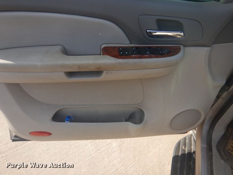 image for item GY9766 2008 Chevrolet Avalanche  Crew Cab pickup truck