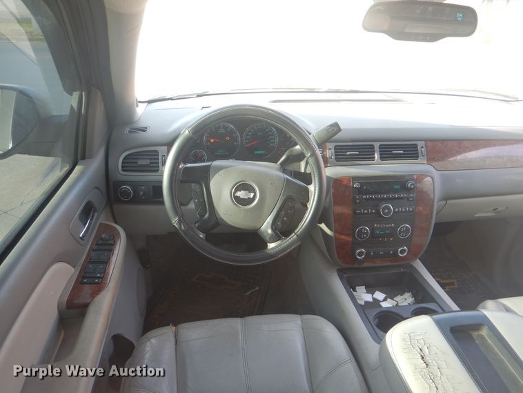 image for item GY9766 2008 Chevrolet Avalanche  Crew Cab pickup truck