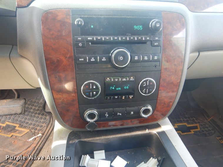 image for item GY9766 2008 Chevrolet Avalanche  Crew Cab pickup truck