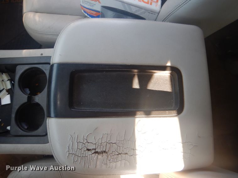 image for item GY9766 2008 Chevrolet Avalanche  Crew Cab pickup truck