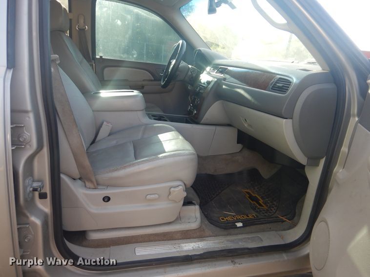 image for item GY9766 2008 Chevrolet Avalanche  Crew Cab pickup truck